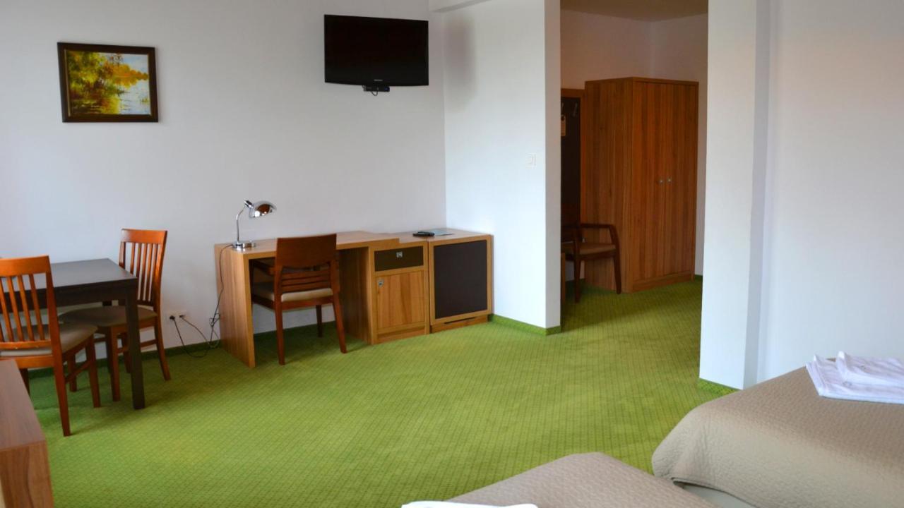 Tawerna Kaper Hotel Ilawa Ngoại thất bức ảnh